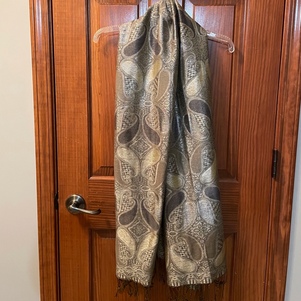 Pashmina 74x 24 like new